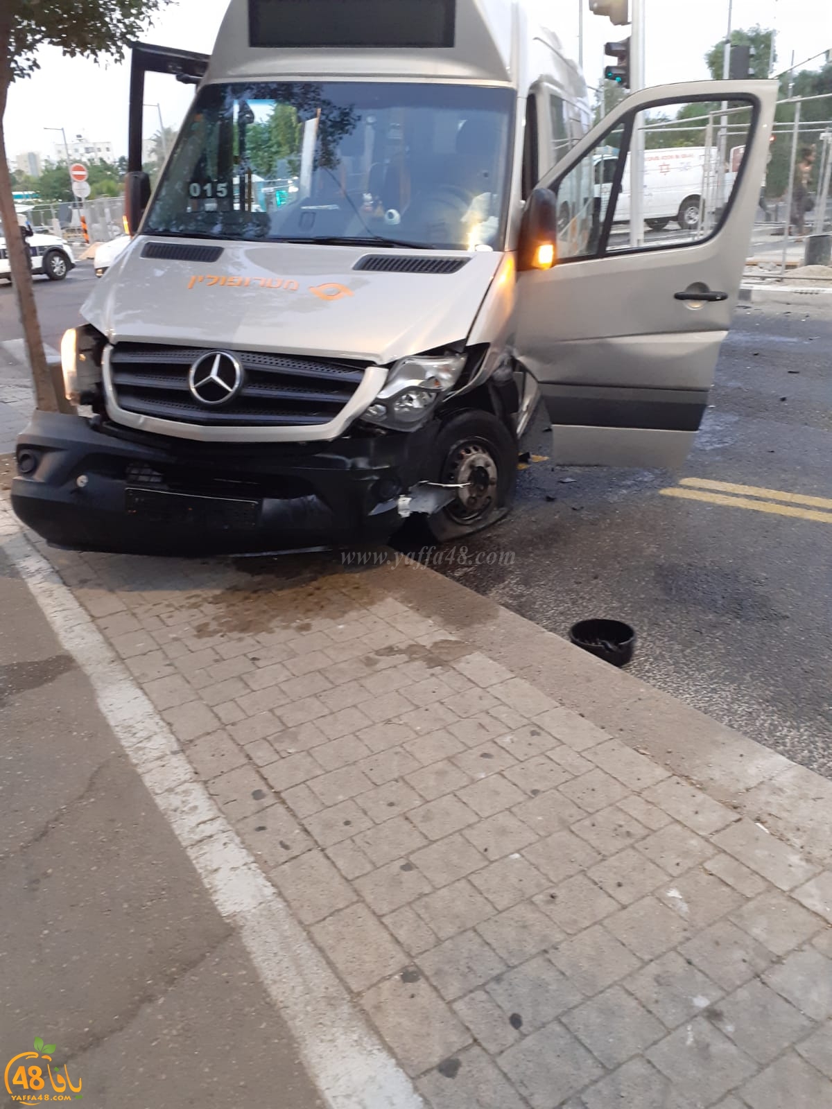  يافا: اصابة شخصين بحادث بين حافلة صغيرة وسيارة حراسة 